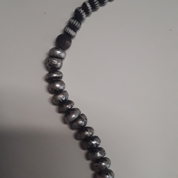 ONE OF A KIND handcrafted beautiful white jade and stainless steel necklace - Picture 4 of 13